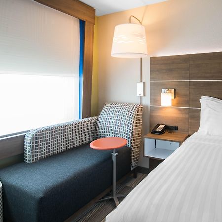 Holiday Inn Express & Suites Ludington By Ihg Exterior foto